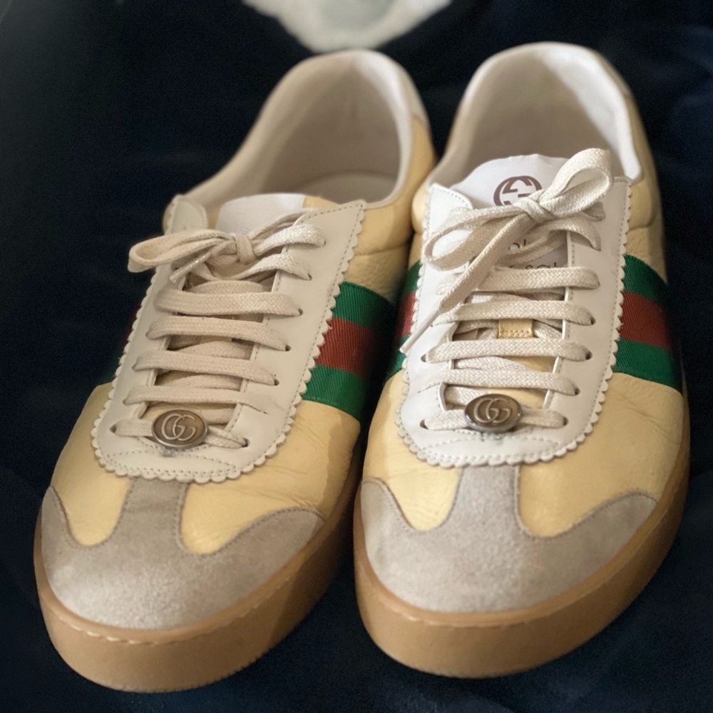 Gucci sneakers in great condition. Comes with original receipt, tags, and box